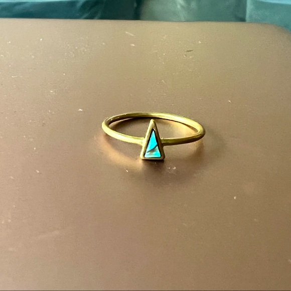 Gold ring with black opalescent stone - Picture 1 of 3